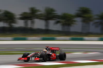 Dunkle Wolken über Lewis Hamilton