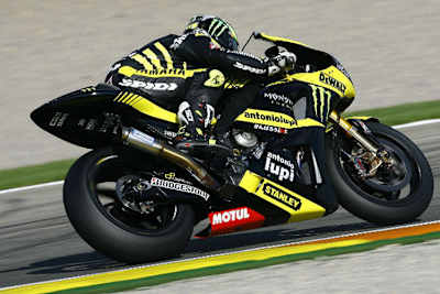 Cal Crutchlow lernt die neue Yamaha kennen
