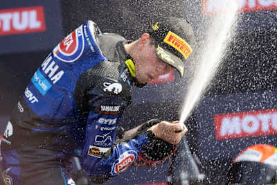 Andrea Locatelli gewann sein erstes Rennen in der Superbike-WM