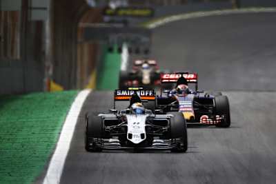 Sergio Pérez vor Max Verstappen