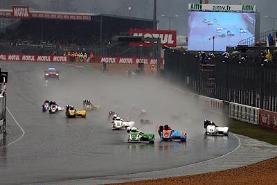 Reeves/Cluze (77) setzten sich im Regenrennen von Le Mans durch