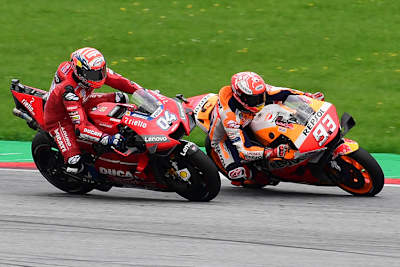 Letzte Kurve: Andrea Dovizioso (04) gegen Marc Marquez