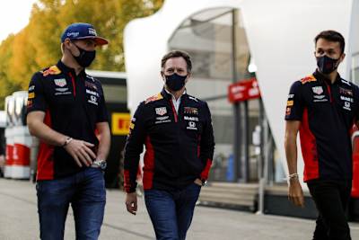 Max Verstappen, Christian Horner und Alexander Albon 