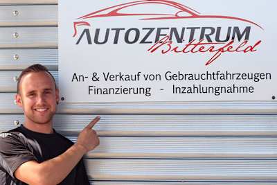 Seinen Lebensunterhalt verdient WM-Pilot Angus Heidecke mit einem Autohandel