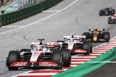 Mick Schumacher hinter Kevin Magnussen