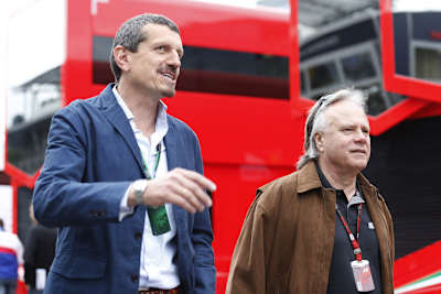 Gene Haas (rechts) mit Technikchef Günther Steiner
