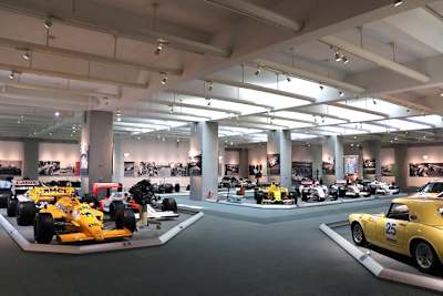 Blick ins Honda-Museum, in die so genannte Collection Hall