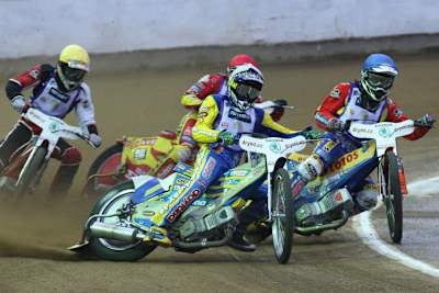 Es wird lange dauern, bis Marcel Helfer (vorne) wieder Rennen fahren kann