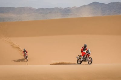 Vorne Kevin Benavides, hinten Ricky Brabec