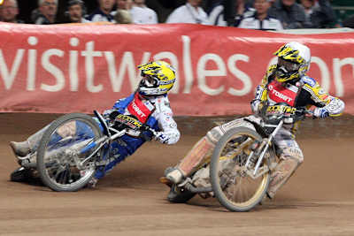 Nicki Pedersen (li.) stürzte 2009 ein paar mal zu oft
