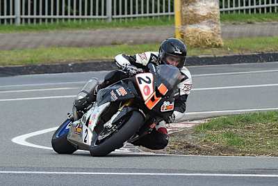Johan Fredriks gewann den ersten IRRC-Superbike-Lauf in Frohburg