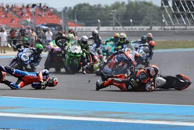 Im ersten Superbike-Rennen auf dem Balaton Circuit krachte es gewaltig