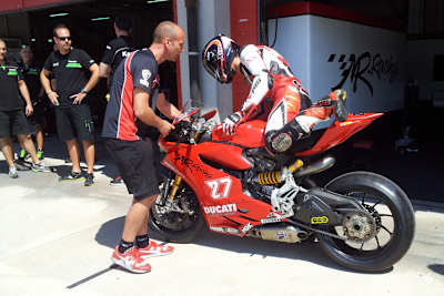 Max Neukirchner kurz vor seiner ersten Ausfahrt mit dem Ducati-Zwitter