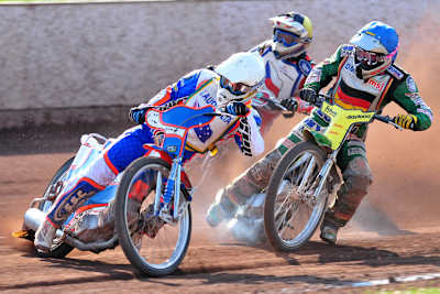 2010 wird auch in England mit Helmfarbe Weiss gefahren