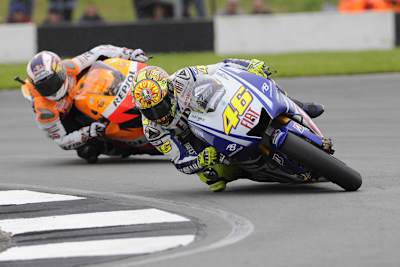 Valentino Rossi vor Sieger Andrea Dovizioso