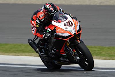 Sylvain Guintoli startet einen Platz vor Tom Sykes