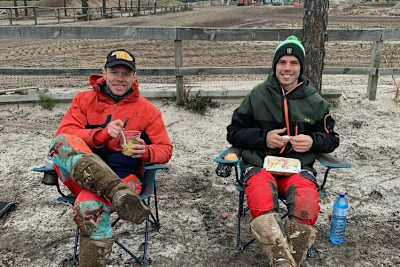 Tito Rabat und Joan Mir wagten sich auf sandigen Untergrund