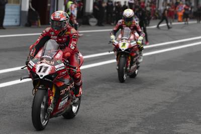 Ein Sinnbild: Alvaro Bautista liegt hinter Nicolo Bulega