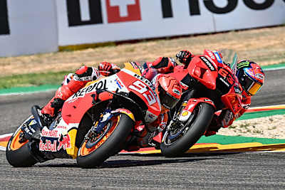 Marc Márquez (li.) gegen Pecco Bagnaia