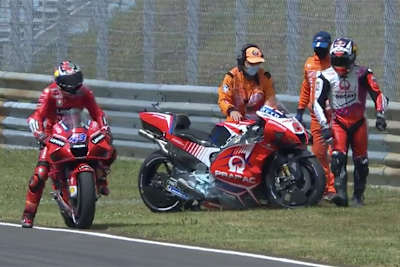 Johann Zarco (re.) wurde von Jack Miller aufgesammelt