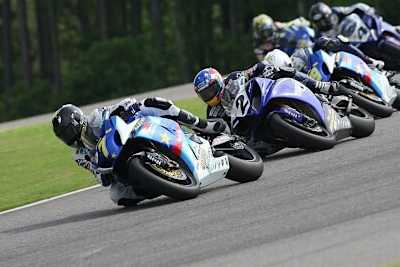 Mat Mladin (#7) ist 2009 noch ungeschlagen.