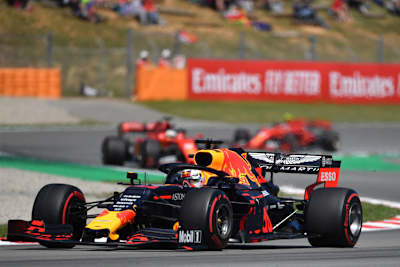 Verstappen in Spanien vor beiden Ferrari