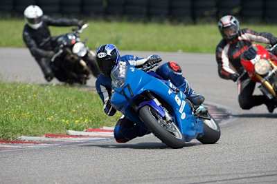 Die Termine von Plüss Moto Sport für die Rundstreckentrainings auf dem Anneau du Rhin stehen fest - und sind erfahrungsgemäss schnell ausgebucht 