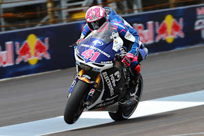 Aleix Espargaro zeigt auf der Claiming-Rule-Aprilia erstaunliche Leistungen