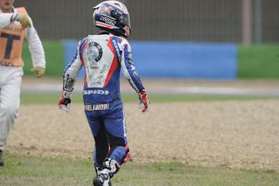 Marco Melandri mal wieder als Fussgänger