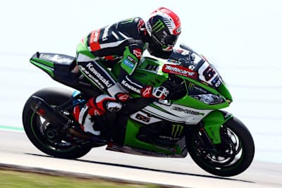 Jonathan Rea führt die Superbike-WM 2015 souverän an