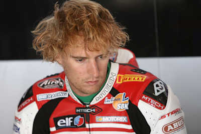 Anthony West ist unzufrieden