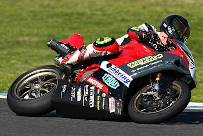 Günther Knobloch auf seiner neuen Ducati