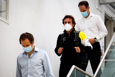 Fernando Alonso im Rennwagenwerk von Enstone