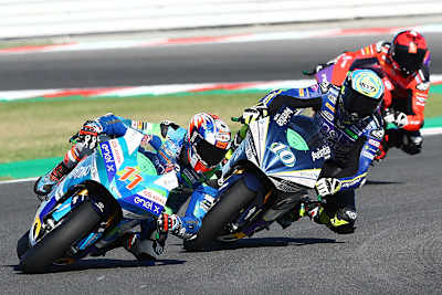 Matteo Ferrari (vorne) wurde erster MotoE-Champion