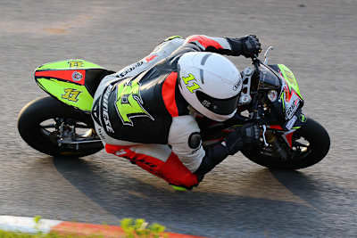 Sandro Cortese auf dem Pitbike