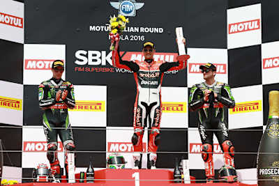 Podium Lauf 1: Jonathan Rea, Chaz Davies und Tom Sykes (v.l.)