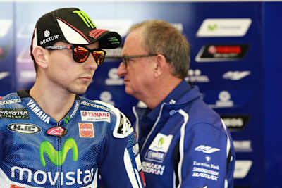 Jorge Lorenzo und Crewchief Ramon Forcada: Auch der Spanier liebäugelte mit dem «Rossi-Effekt»