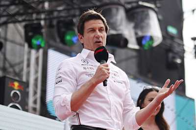 Mercedes-Teamchef Toto Wolff sagte: «Die MotoGP zeigt gerade, wie man es nicht macht»  