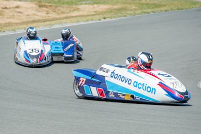 Reeves/Rousseau (77) führen in der IDM Seitenwagen vor Sattler/Schmidt (35) 