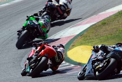 Vor dem Sturz jagte Tulovic noch Medina und Zaccone im Kampf um Platz 3