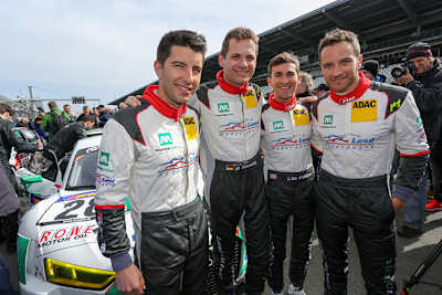 Mike Rockenfeller, Marc Basseng, Connor de Phillippi und Timo Scheider hatten beim VLN-Saisonauftakt gut lachen.