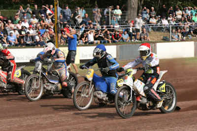 Martin Smolinski (rot) gegen Bernd Diener (blau)