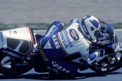 Toni Mang eroberte 1987 acht Siege und den 250-ccm-Titel für Deutschland (Bild von 1988)