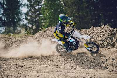 Husqvarna EE 5: Motocross-Maschine für den Nachwuchs - dank Elektroantrieb ohne störende Nebengeräusche