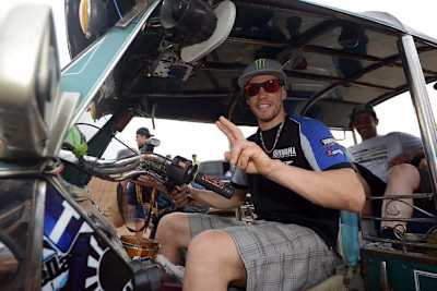 Steven Frossard: Der Yamaha-Pilot kann wieder nach dem Lenker greifen