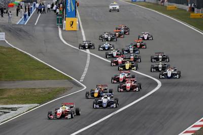 Der Polesetter konnte die Spitzenposition beim Start erfolgreich verteidigen