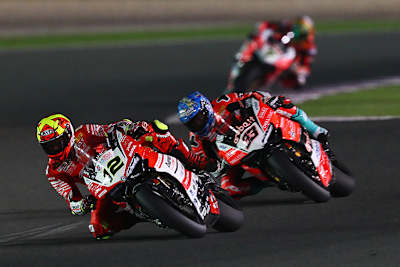 Javier Fores (12) lag das ganze Rennen über auf Position 5