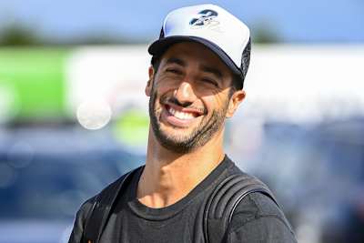 Daniel Ricciardo freut sich auf die Fahrt im legendären 1984er Wrangler Chevrolet Monte Carlo  