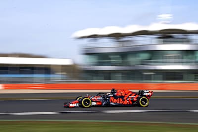 Max Verstappen beim ersten Funktionstest mit dem Red Bull Racing RB15-Honda in Silverstone