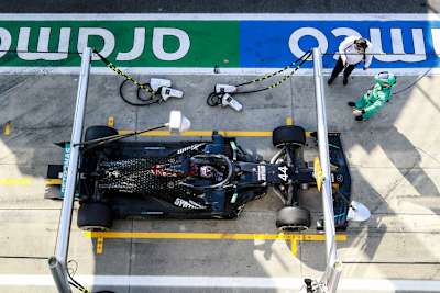 Lewis Hamilton musste zehn Sekunden an der Box ausharren – da war der Sieg weg